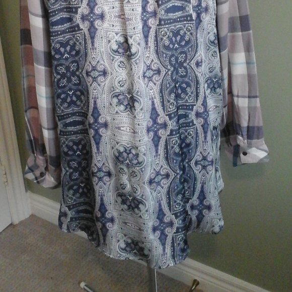 Tribal Jeans Shirt, XL - Picture 3 of 3